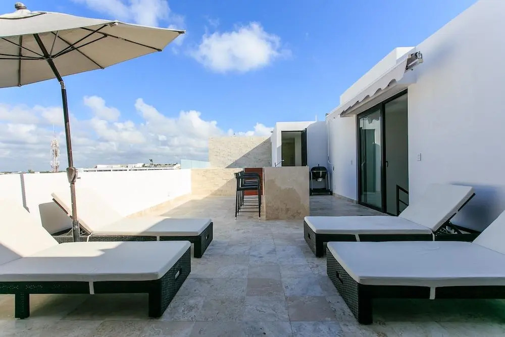 A-Nah Apartments, Rooftop Pool, walking distance to 5th avenue