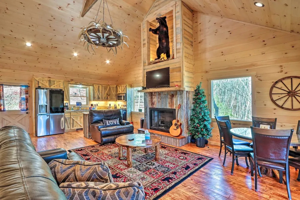 Luxury Cabin Vacation Rental in Mineral Bluff