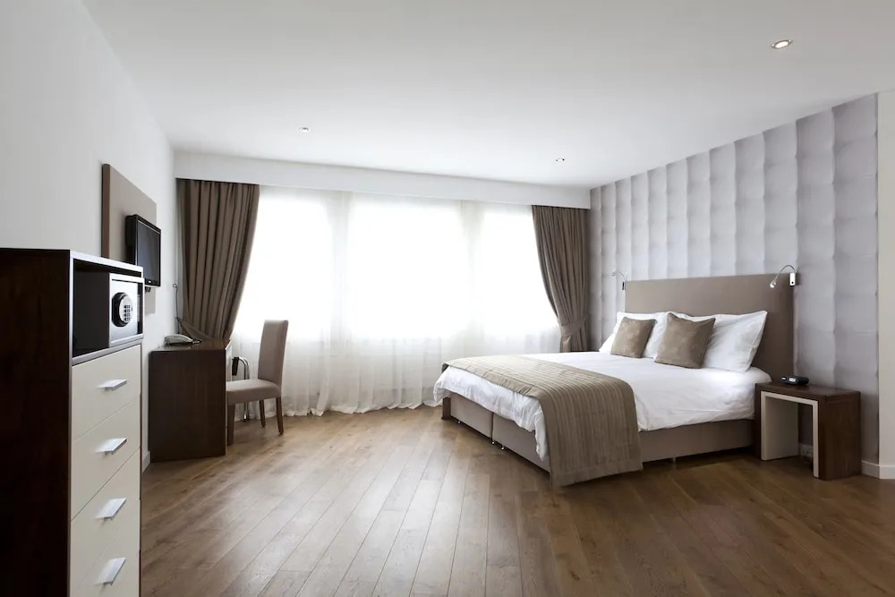 Hotel Alpha