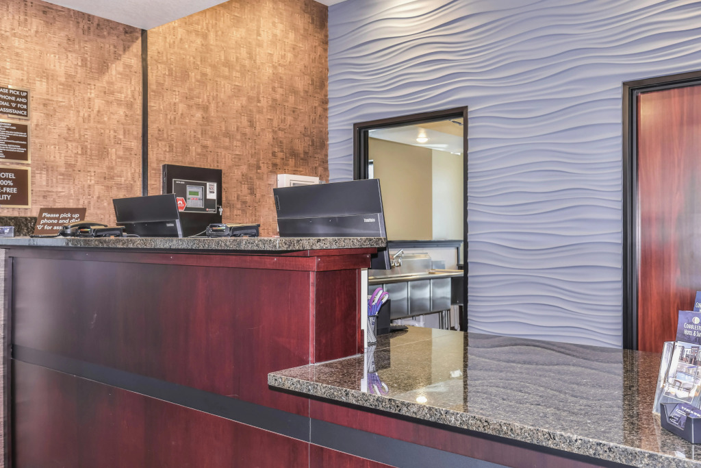 Cobblestone Hotel & Suites - Rhinelander