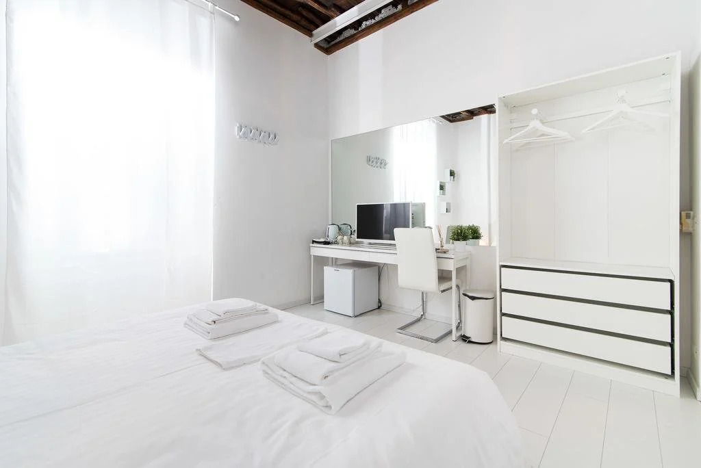 White Ostilia Apartments