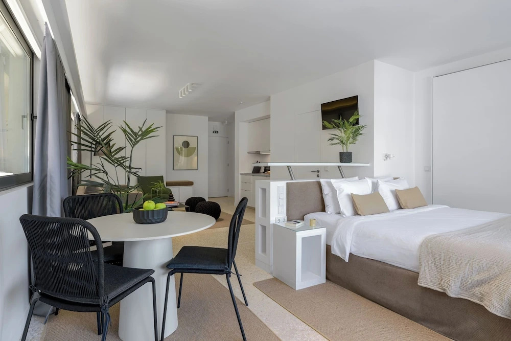Momo Suites, Acropolis by Aura Homes