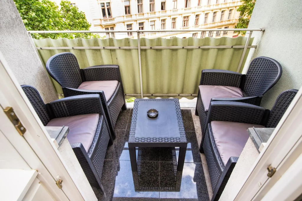 Lovley central Vienna apartment with balcony