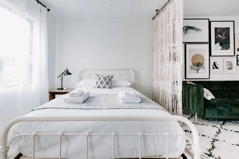 Stylish Studio Near Yonge and Eglinton