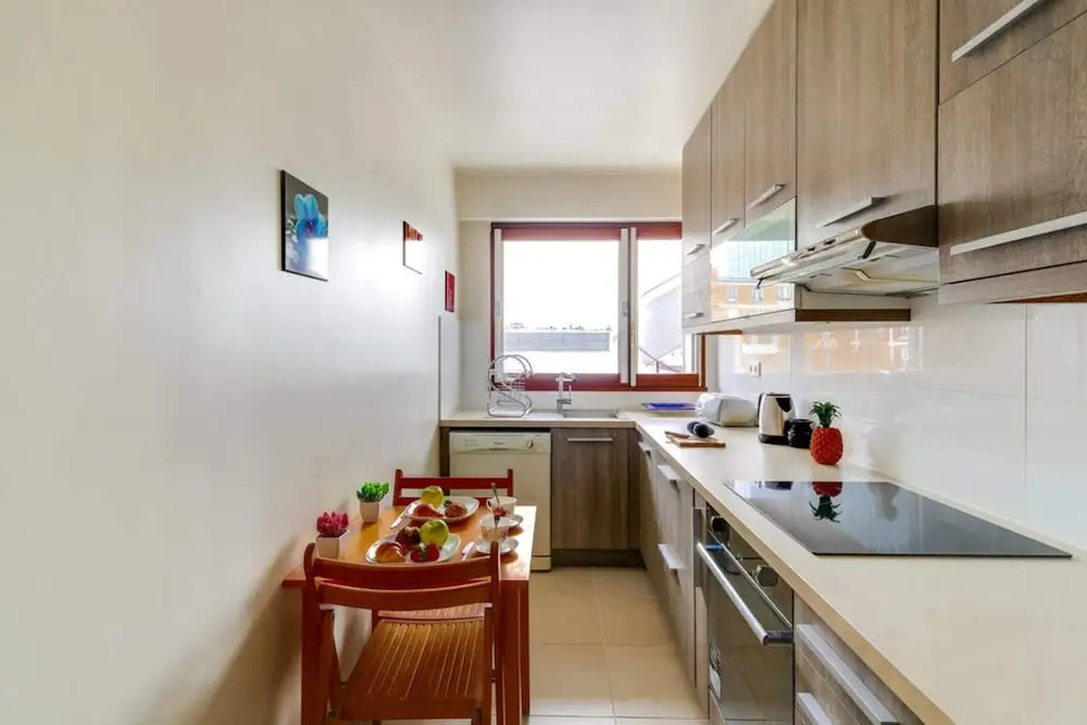 Spacious Apartment Near Exhibition Park