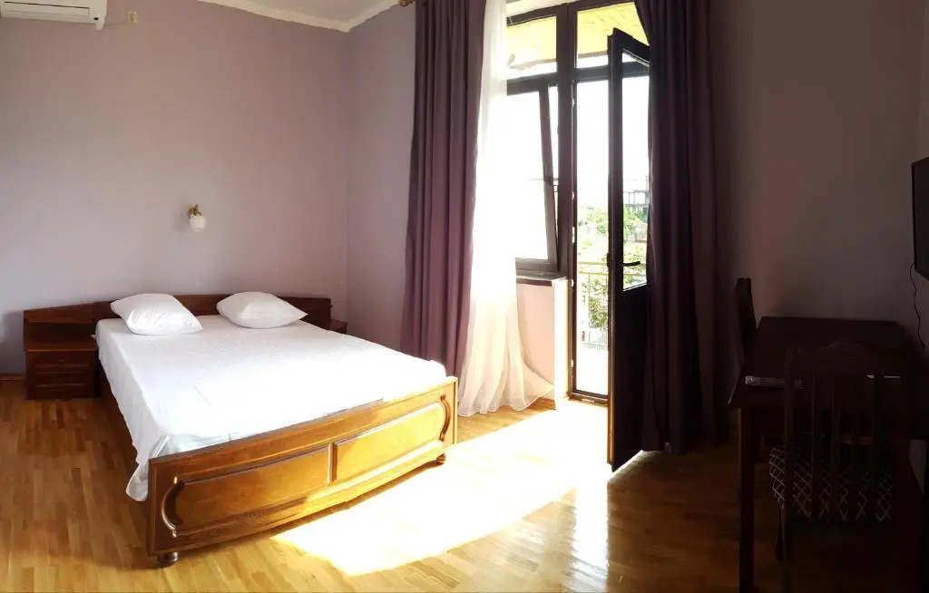 Lora Guesthouse