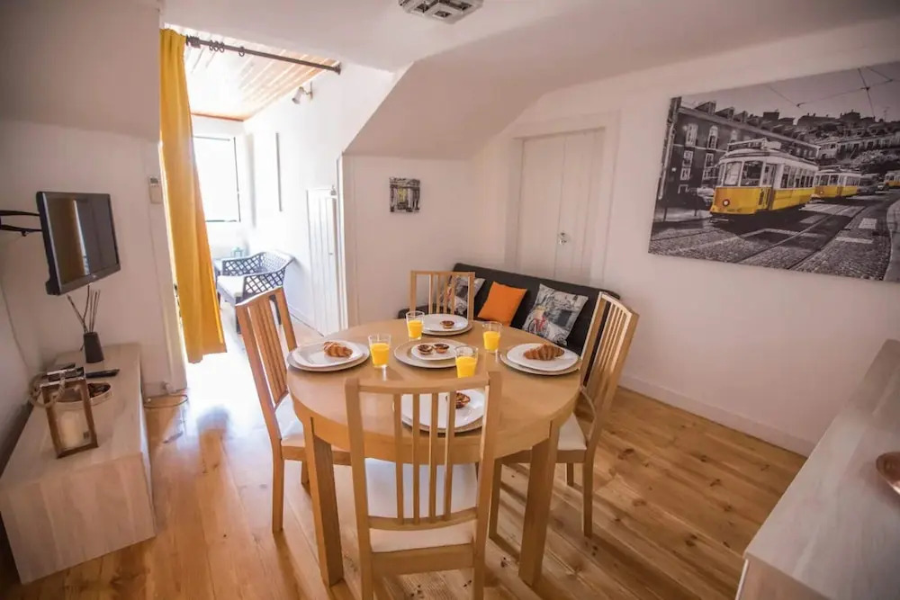 Amazing Topo Chiado Garrett Apartment by GuestReady