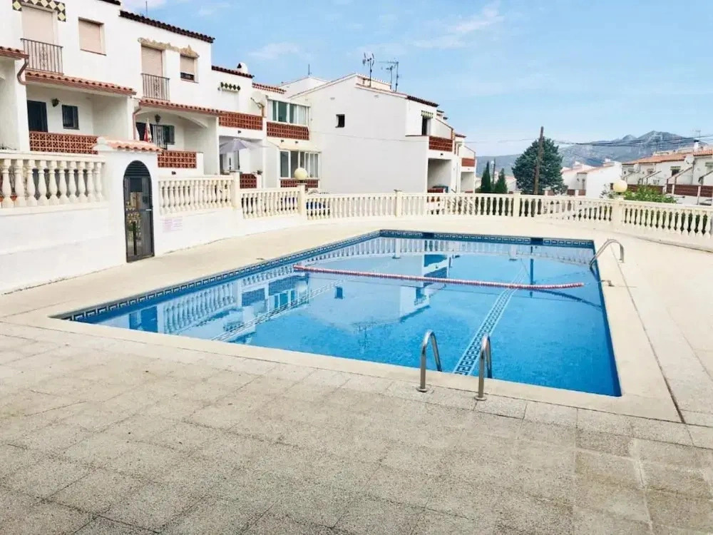 Townhouse in Rosas Near Aqua Brava Water Park
