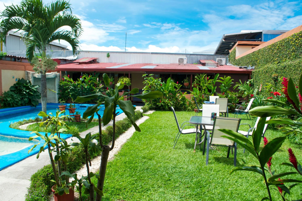 Berlor Airport Inn
