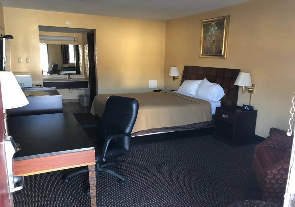 Nendels Inn & Suites Dodge City Airport