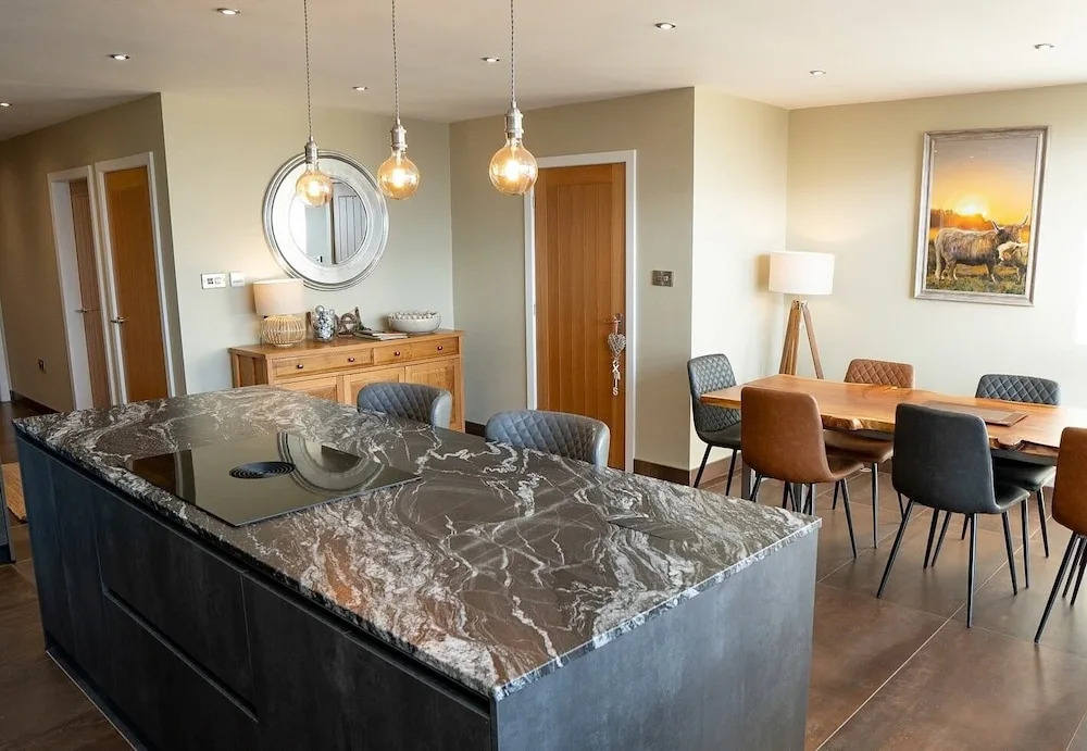 Pendle View Sleeps 8 with Hot Tub