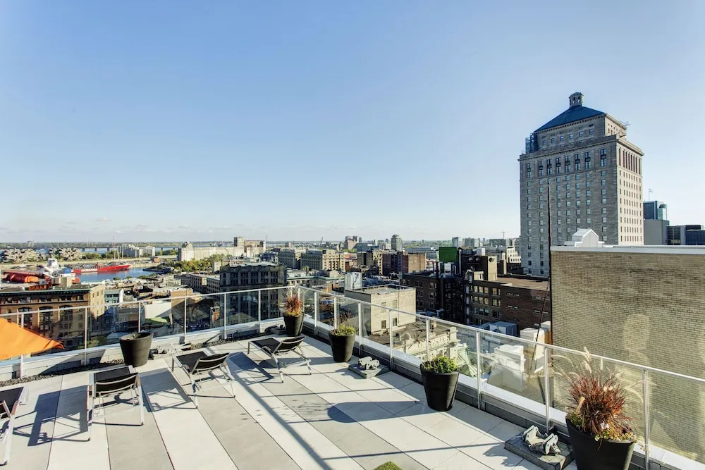 Heritage Apartments in Old Montreal by Hometrotting