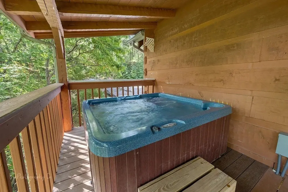 Sweet Scarlet Rose 4 Bedroom Cabin