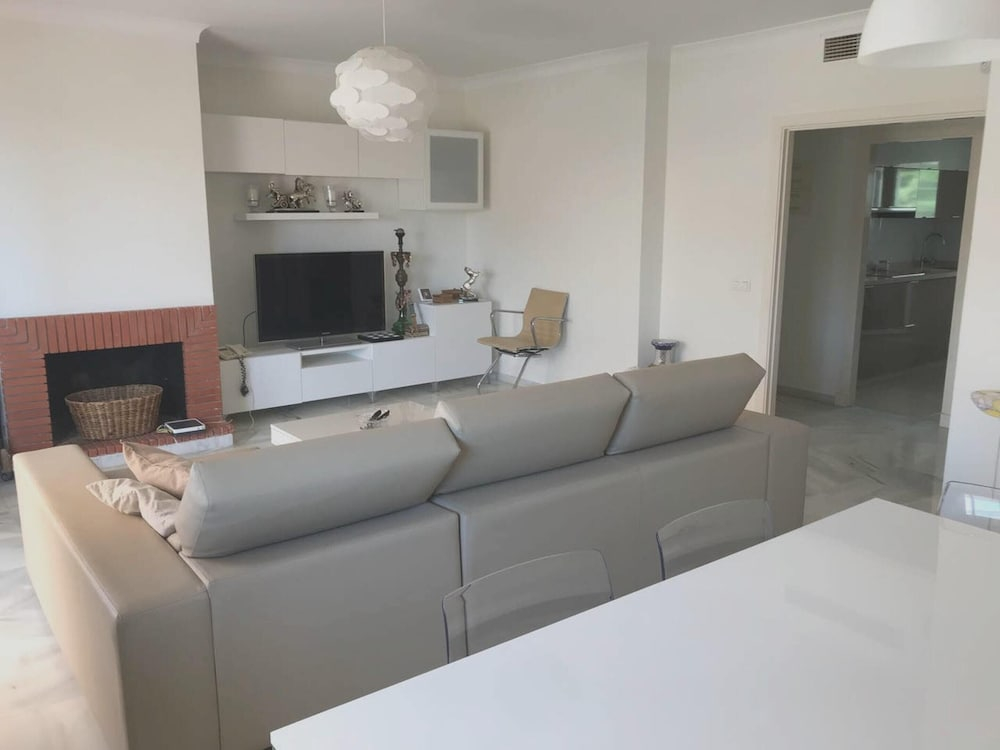 Apartment With 3 Bedrooms in Benalmádena, With Wonderful sea View, Pool Access and Furnished Terrace Near the Beach