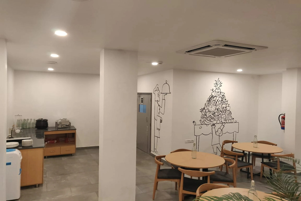 Hotel Townhouse at Udaipur City Railway Station