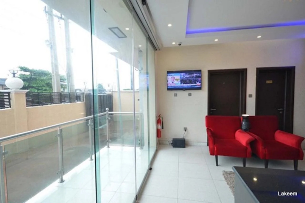 Lakeem Suites - Agboyin Surulere