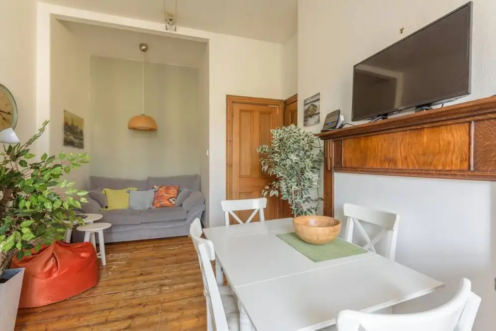 Modern 2 Bedroom Flat In Edinburgh City Centre