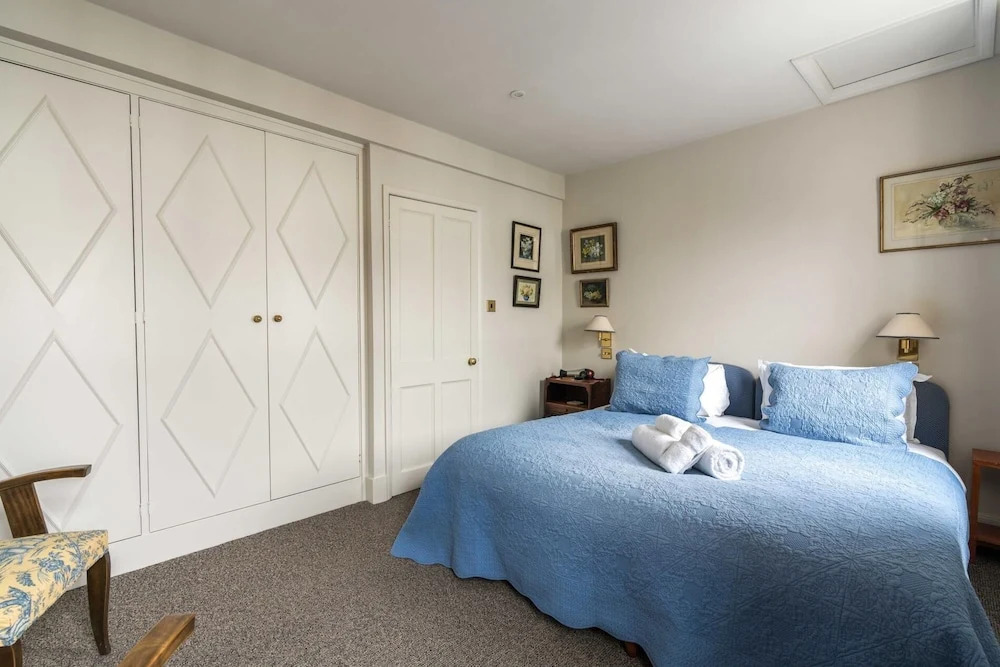 Charming 2BD House with Garden in Hammersmith