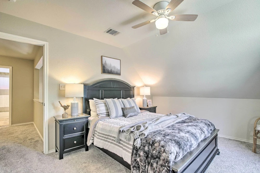 Updated Retreat With Game Room & Boat Ramp Access!