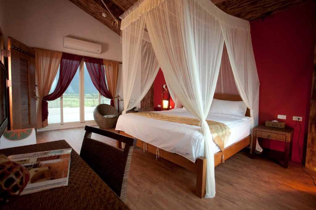 Cloudenjoy B & B