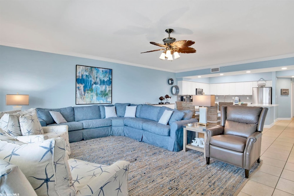 Admirals Quarters 1402- Beachfront 3 Bedrooms 3 Baths Sleeps 8