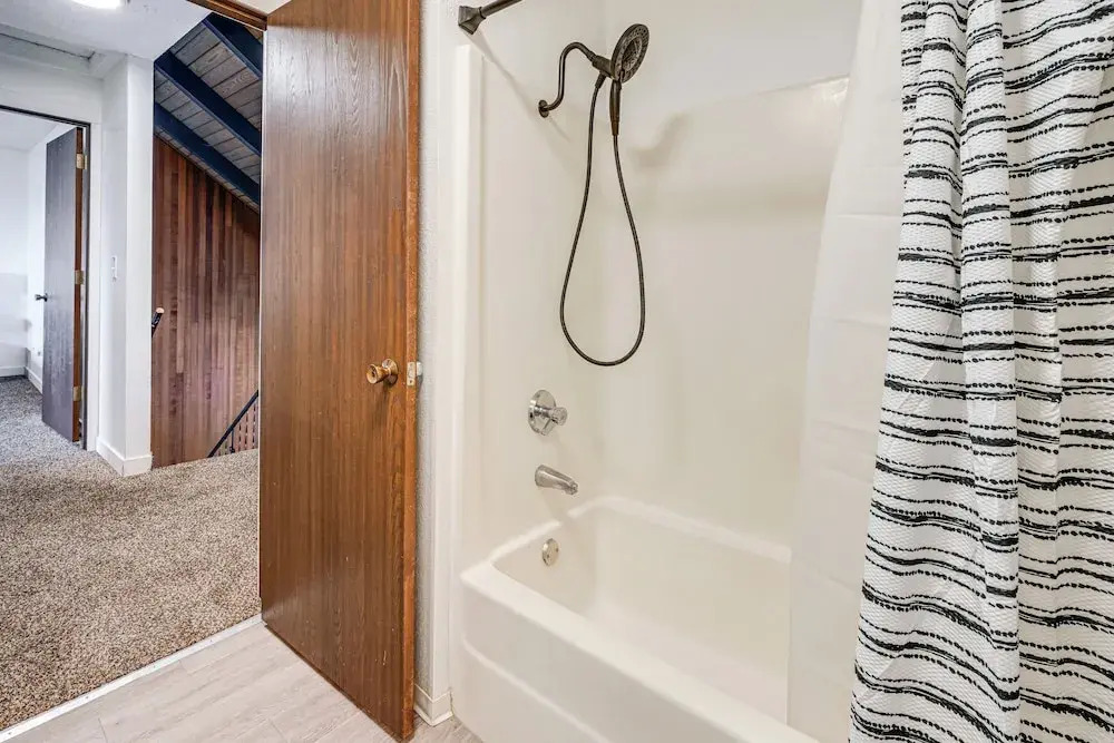 Near Mcnary Dam! Pet-friendly Condo on Golf Course