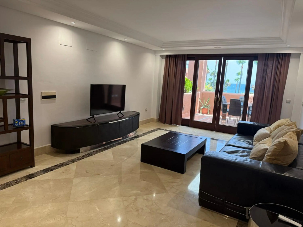 Luxurious Two Bedroom Apartment in Mar Azul, Estepona