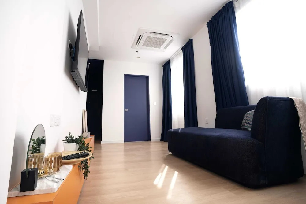 Ukiyo Hotel by manatidur