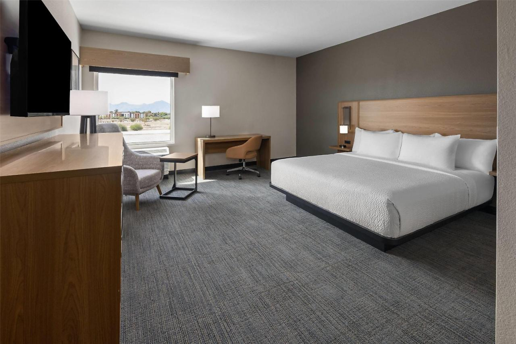 La Quinta Inn & Suites by Wyndham Phoenix West / Glendale