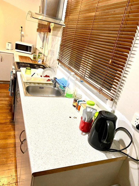Cozy Cabin with Covered Deck Near Hamilton Garden, CBD and Waikato Hospital