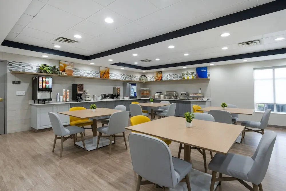 Country Inn & Suites by Radisson, Hampton, VA