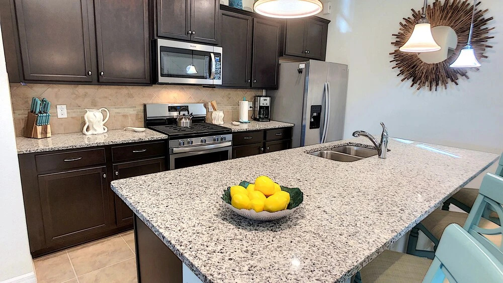 Pura Vida Retreat Brand New 7 Bedroom in Solterra