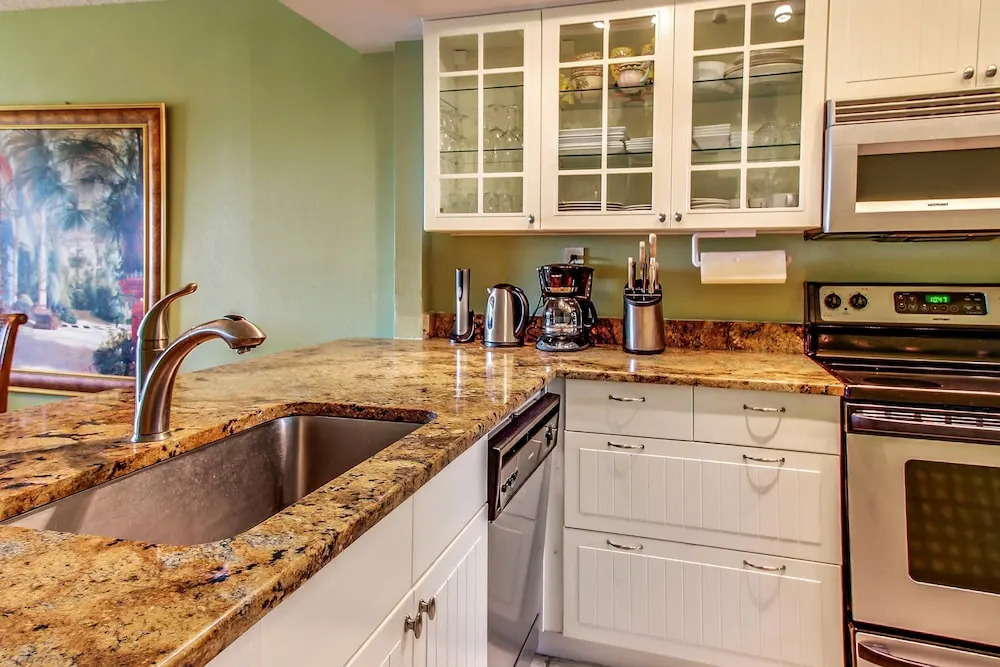Land's End 204 Building 9 Beachfront Condo / Updated / Gated