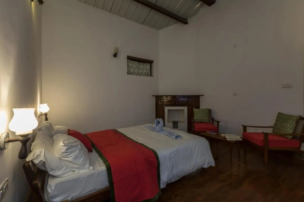 SaffronStays Milton Abbott Estate - 2BR colonial-era bungalow with garden, golf course views & bonfire nights near Ooty Golf Club