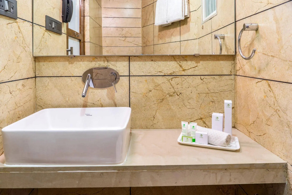 Super Inn Armoise Hotel - Navrangpura, Ahmedabad