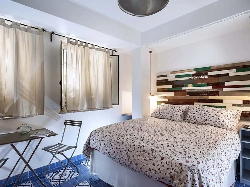 Pleasing House in the Center of the Famous Taormina Near the Sea