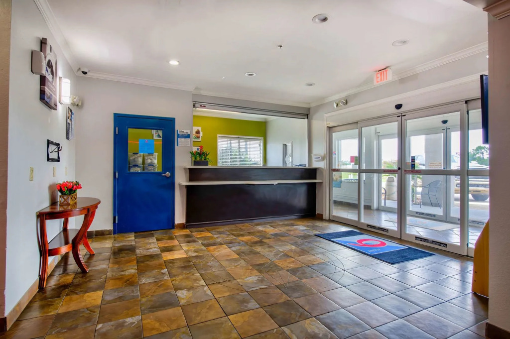 Oyo Townhouse Sulphur,LA Extended Stay I-10