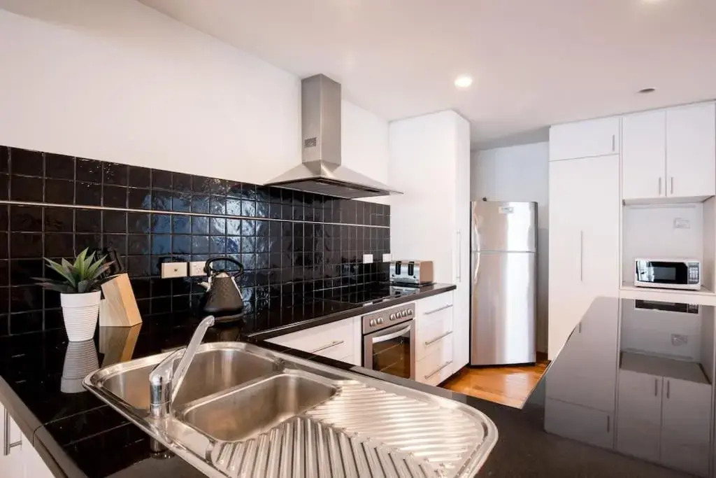 Chic Hobart Townhouse sleeps 9 - perfect location