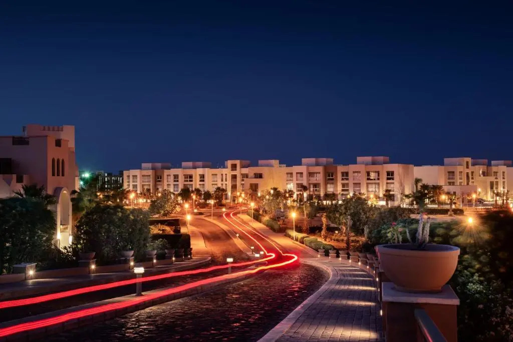 Xuru Stays I Exotic 1bdr w/ Outdoor Terrace Pool & Beach Access