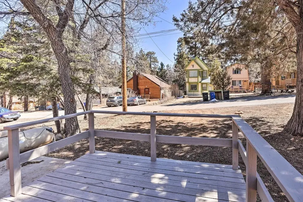Cheerful Cabin Near Hiking & Big Bear Lake!