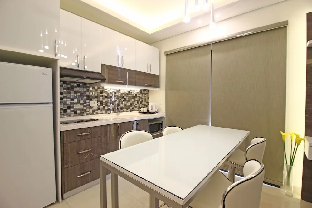 Palm Ville Suites