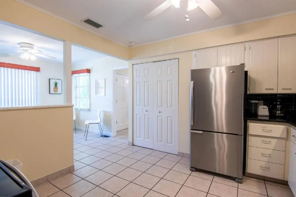 Cozy Tropical Bungalow Duplex with Heated Pool