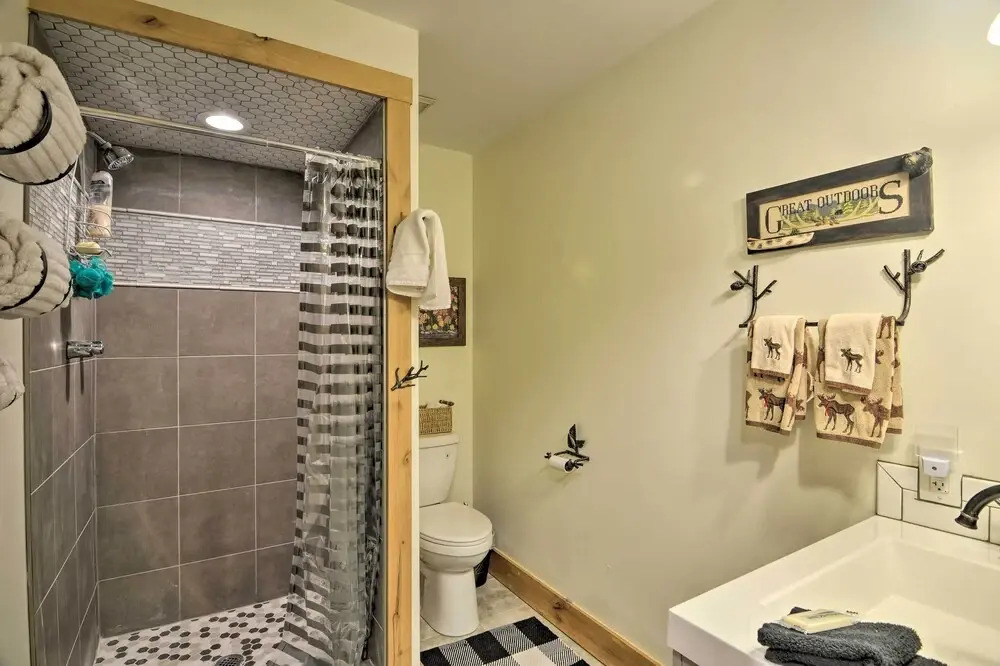 Cozy Mountain Getaway w/ Ski Shuttle Access!