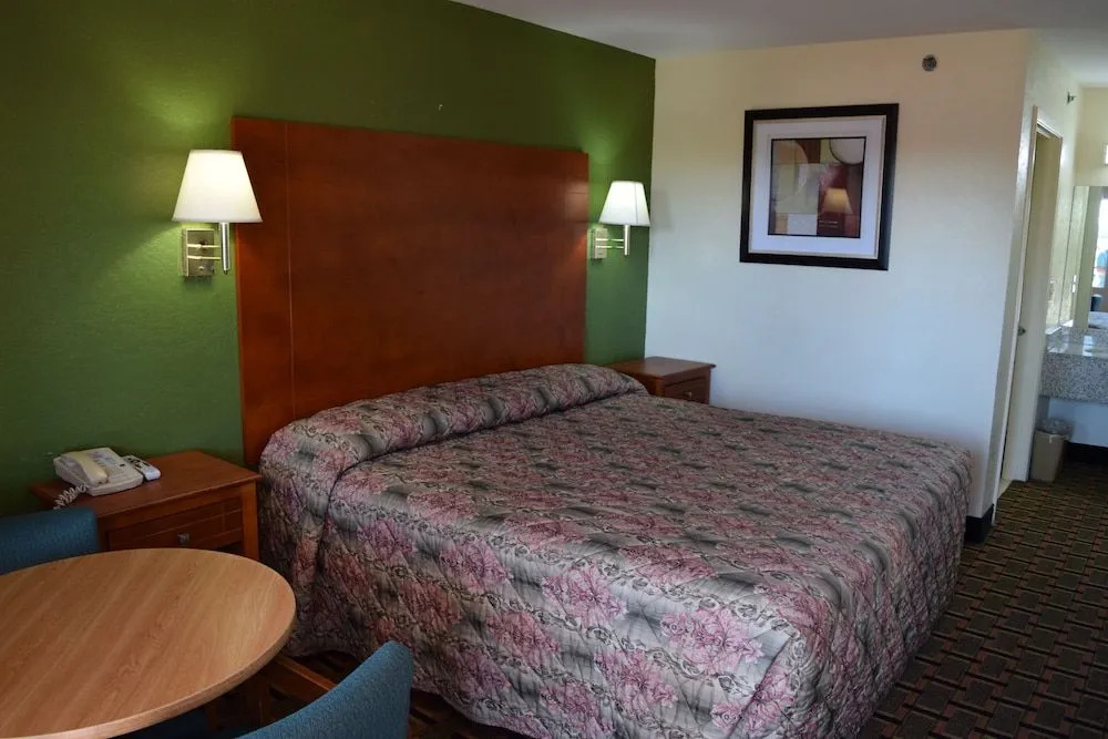 Royal Inn & Suites