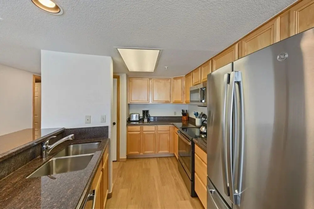 Newly Renovated 3 Bedroom Plus Loft With Stunning Mountain and Lake Views! 3 Condo by Redawning