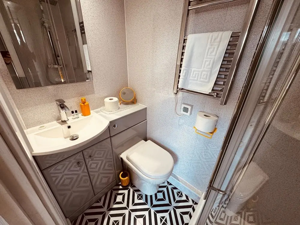Luxury Adult-only 2-bedroom Bungalow With Hot Tub