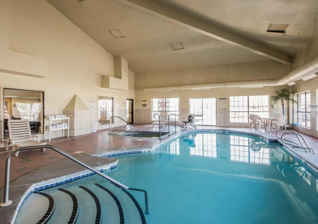 Comfort Suites East I-44