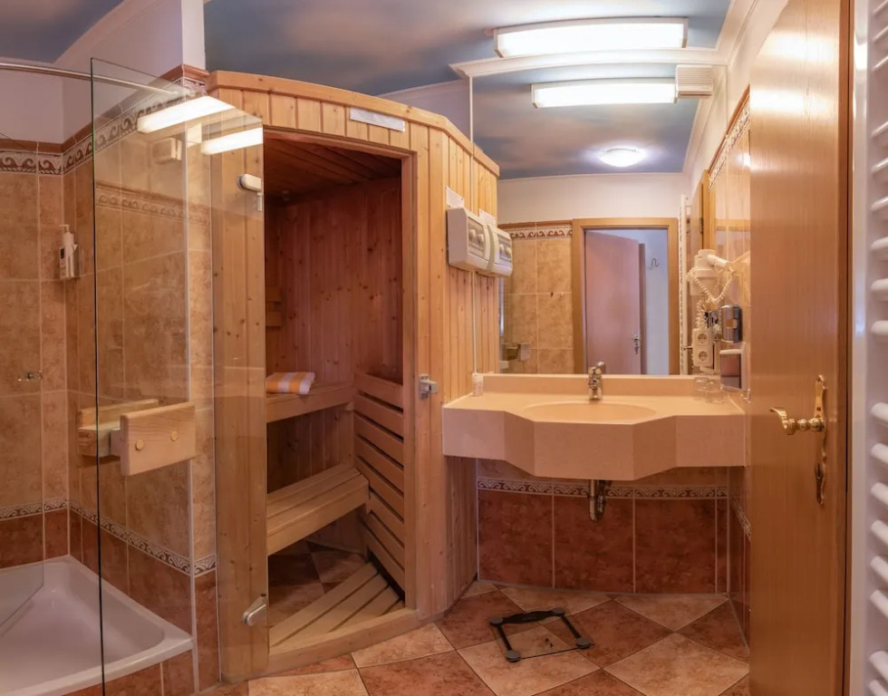 König Ludwig Design Hotel NEU Zimmer mit Sauna oder Whirlpool, genug Parkplatz