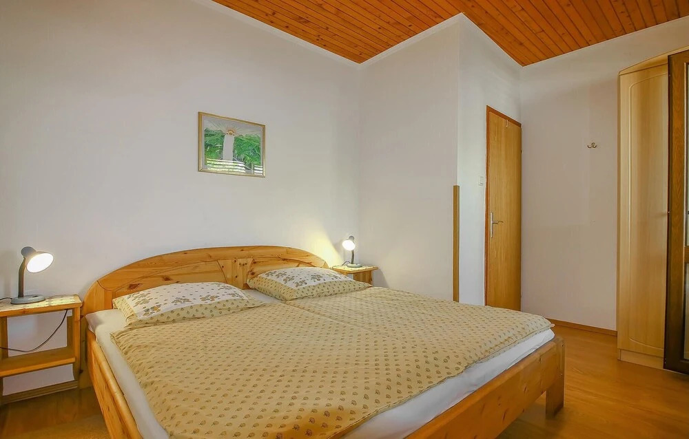 Beautiful Apartment in Porec With Wifi and 2 Bedrooms