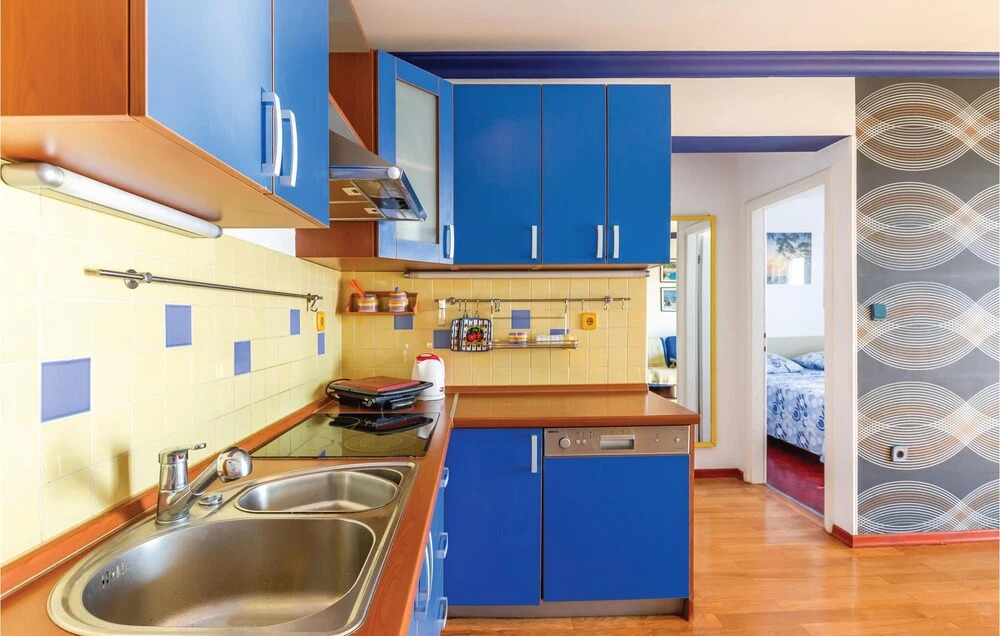 Beautiful Apartment in Brela With 2 Bedrooms and Wifi